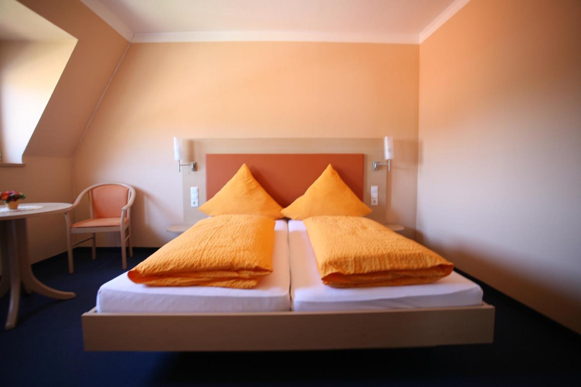 Hotel Linde Pfalz Silz  ภายนอก รูปภาพ