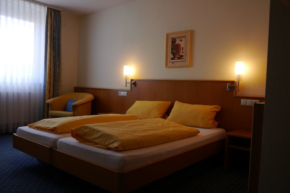 Hotel Linde Pfalz Silz  ภายนอก รูปภาพ
