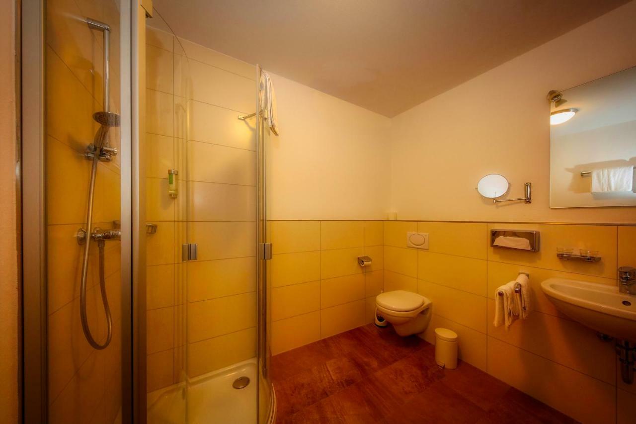 Hotel Linde Pfalz Silz  ภายนอก รูปภาพ