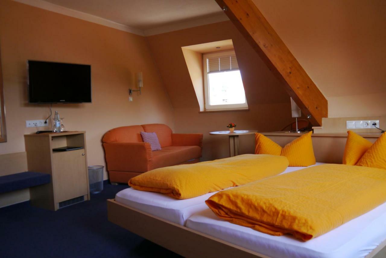 Hotel Linde Pfalz Silz  ภายนอก รูปภาพ